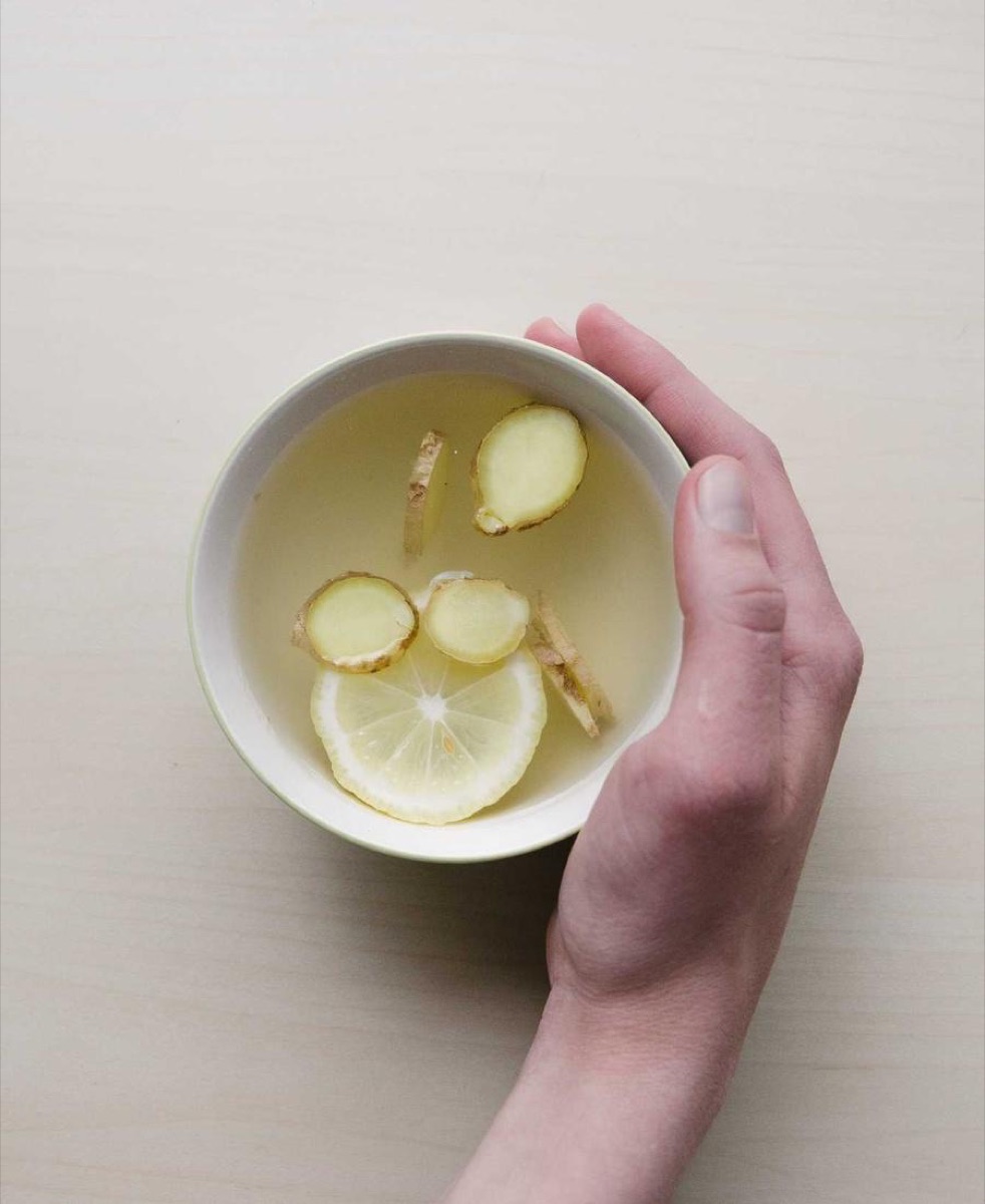 主体，越过画框。